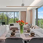 One Luxury Apartment *