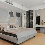 One Luxury *