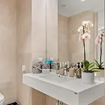 One Luxury Apartment *