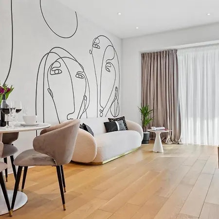 One Luxury Apartament