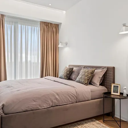 One Luxury Apartment *