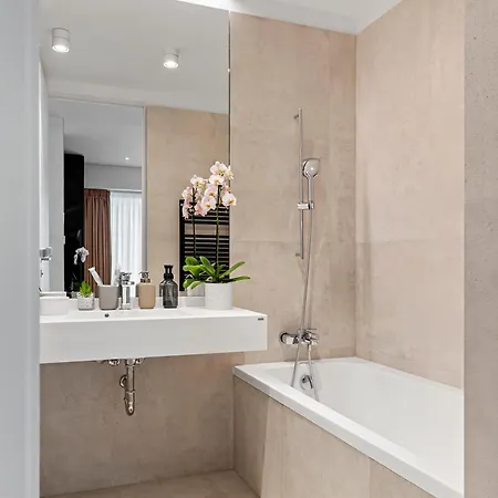One Luxury * Bucureşti